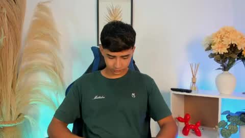 Thiago  online show from April 21, 11:55 pm