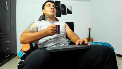 Thiago online show from March 8, 4:05 am