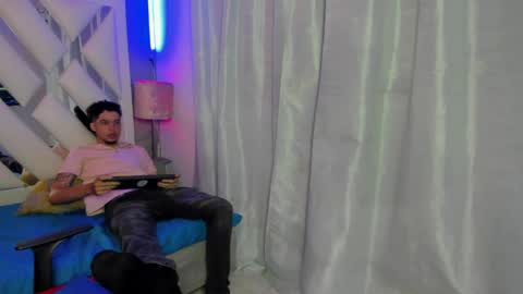 Thiago online show from April 28, 7:29 pm