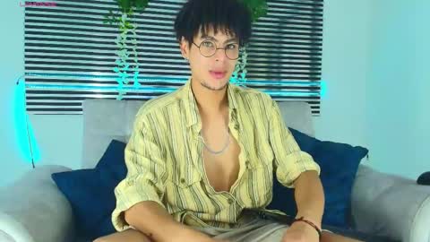 Thiago Saenzz online show from April 4, 8:50 pm