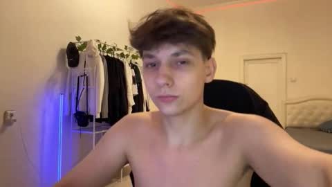 Thomas Hill online show from December 3, 8:37 pm