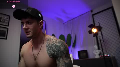 Thomas Falcon online show from February 15, 1:56 am