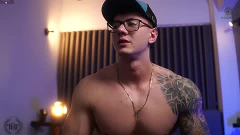 Thomas Falcon online show from October 18, 1:54 am