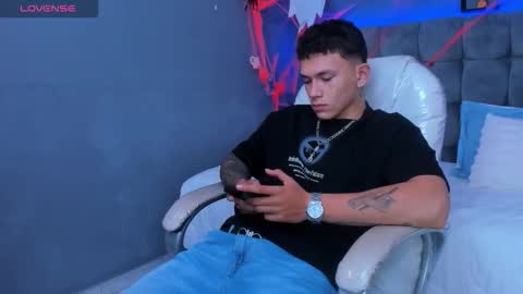 Thomas online show from November 3, 9:27 pm