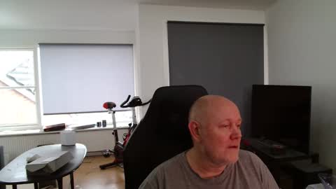 thomash32 online show from January 12, 1:59 pm