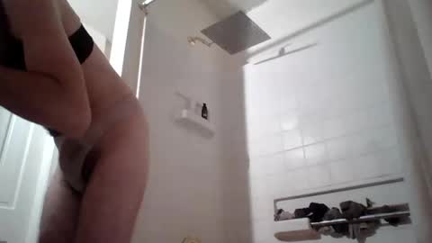 thongboy2929 online show from January 2, 3:48 am