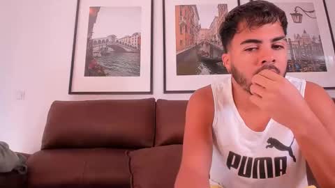 Snapshot of tinoclandestino chatting on December 15, 11:12 am tinoclandestino online show from December 15, 11:12 am