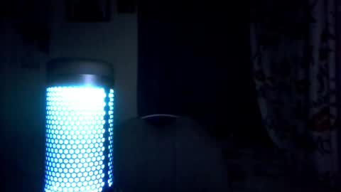 tinywolf0009 online show from May 9, 9:32 am