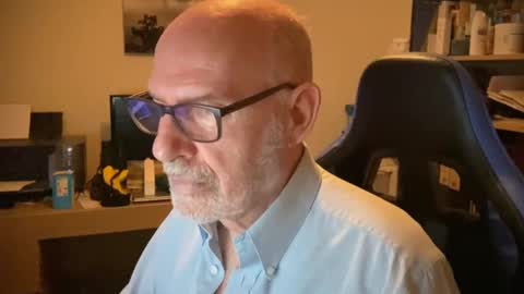 Snapshot of togbear chatting on February 24, 10:14 pm Togbear online show from February 24, 10:14 pm