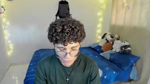 Tom Blue online show from December 2, 7:39 pm