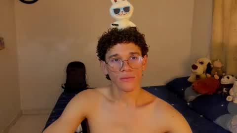 Snapshot of tom_blue10 chatting on October 22, 3:27 pm Tom Blue online show from October 22, 3:27 pm