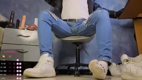 Tom online show from February 6, 2:03 pm