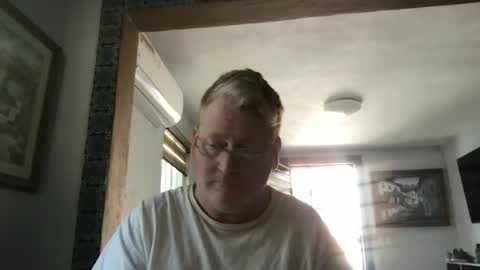 Snapshot of tomascausa chatting on February 14, 6:40 pm Hola online show from February 14, 6:40 pm