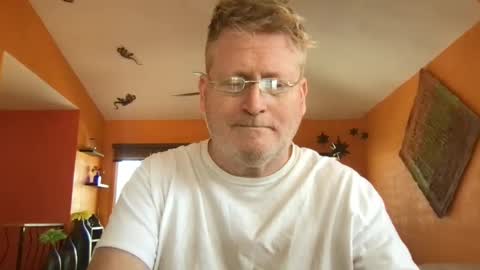 Snapshot of tomascausa chatting on March 5, 9:06 pm Hola online show from March 5, 9:06 pm