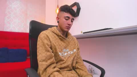 tommy_will online show from December 17, 3:14 am