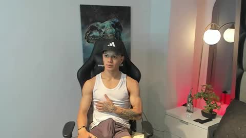 tony_petrov online show from September 28, 1:20 pm