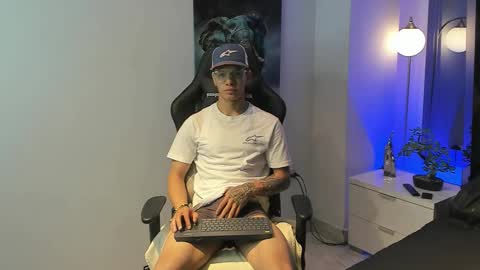 tony_petrov online show from October 5, 5:33 am