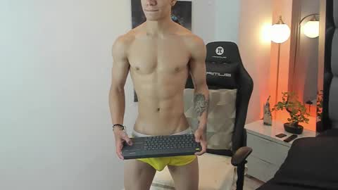 tony_petrov online show from October 7, 1:26 pm