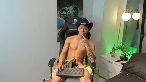 tony_petrov online show from September 25, 8:02 am