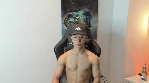 tony_petrov online show from September 30, 9:57 am