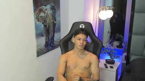 tony_petrov online show from September 27, 8:23 am