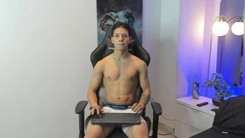 tony_petrov online show from September 24, 7:51 am