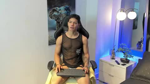 tony_petrov online show from September 21, 7:52 am