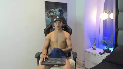 tony_petrov online show from October 1, 11:36 am