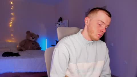 toohornyserj online show from December 10, 8:05 pm