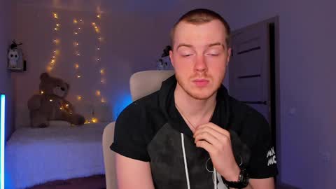 toohornyserj online show from December 12, 7:59 pm