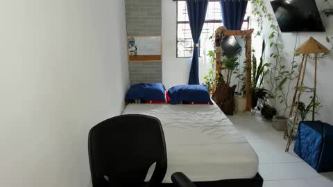 travis bakerr online show from February 21, 7:21 pm