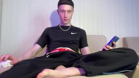 Travis online show from April 30, 8:21 am