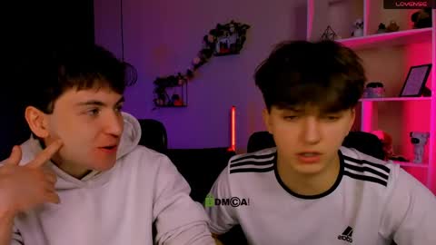 Travis online show from March 18, 9:45 am