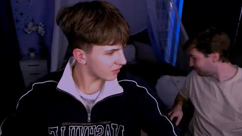 Travis online show from November 19, 8:20 pm