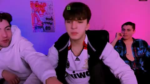 Travis online show from February 6, 10:01 am