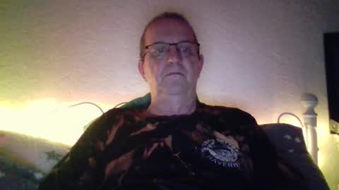 Snapshot of trev8331 chatting on November 1, 7:01 am Fe-fi-fo-fum online show from November 1, 7:01 am