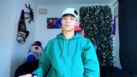 Snapshot of twink_sebas_ chatting on February 8, 6:33 pm  Bad boy sebastian  online show from February 8, 6:33 pm