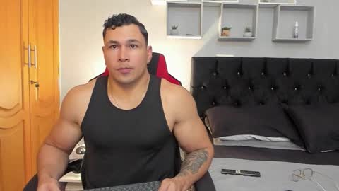 tyler_hank1 online show from March 29, 7:14 pm