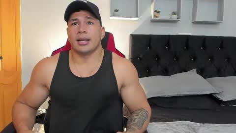 tyler_hank1 online show from April 8, 3:07 am