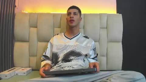 tyler_noir online show from July 9, 4:49 am