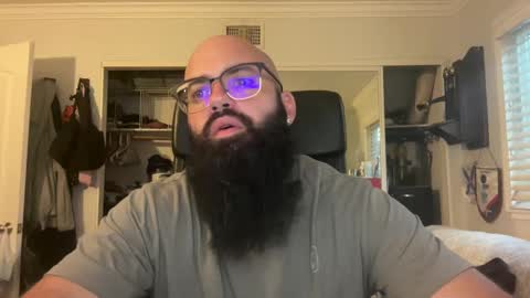 Snapshot of uncutbeard129840 chatting on September 26, 1:47 am uncutbeard129840 online show from September 26, 1:47 am