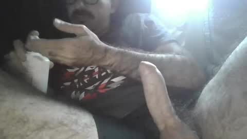 Snapshot of uncutgems818 chatting on October 17, 2:32 pm uncutgems818 online show from October 17, 2:32 pm