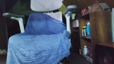 Under the desk online show from November 30, 11:29 pm