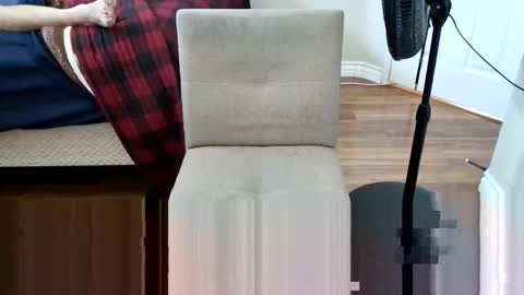 sexy leonardo online show from April 18, 9:15 pm