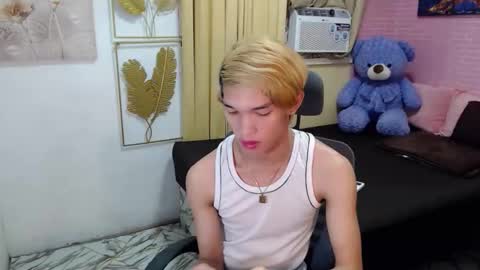 urasian_john20 online show from May 25, 9:37 am