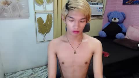 urasian_john20 online show from May 23, 9:04 am
