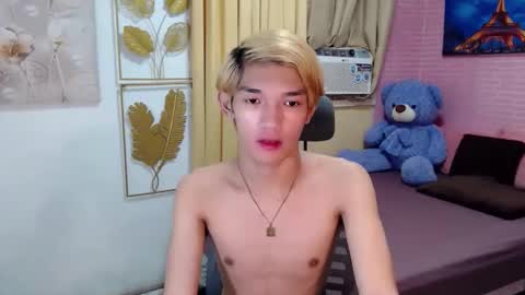 urasian_john20 online show from May 28, 7:28 am