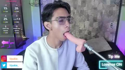 UYUKIE online show from October 24, 3:03 pm