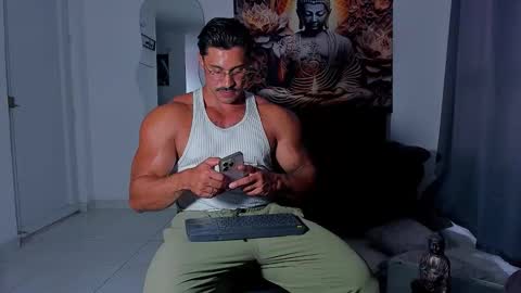    online show from November 25, 8:33 pm