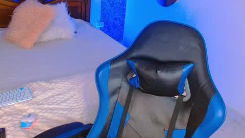 Mistery Guy online show from December 15, 3:25 am